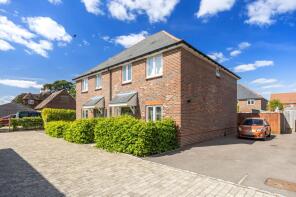 7, Chestnut Drive, Pulborough RH20 3QX