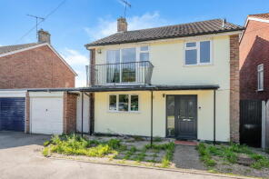 2, Beech Close, Lingfield RH7 6JE