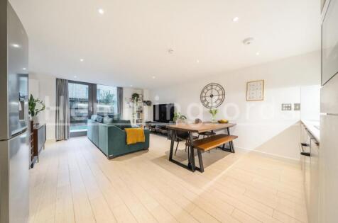 Canalside Square, London, N1