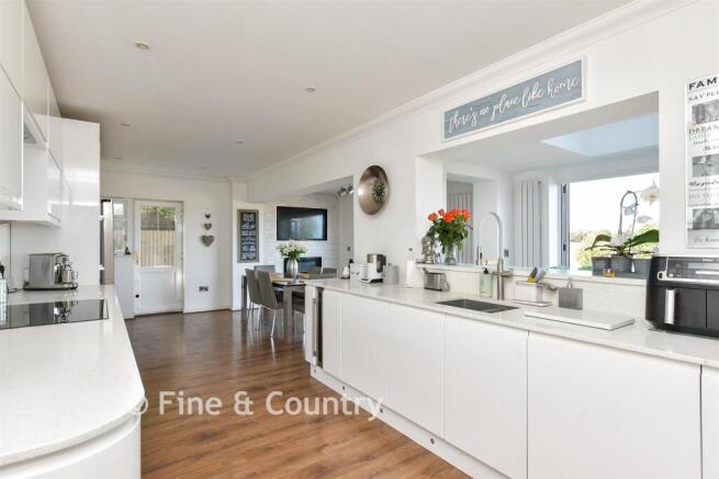 Kitchen/Breakfast Area