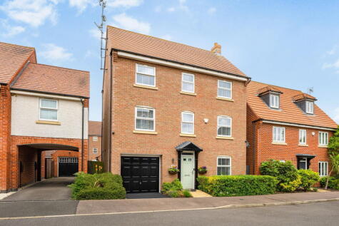 Marron Close, Fernwood, Newark