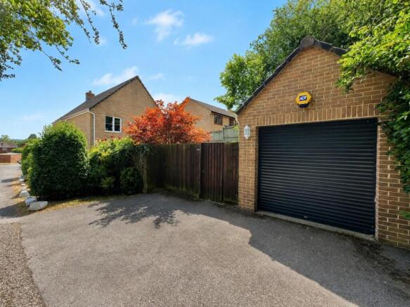 Manor Av - rear.jpeg