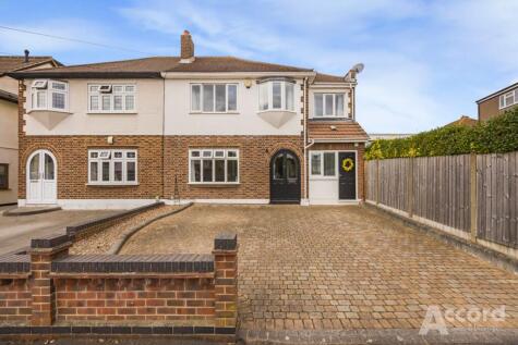 Dee Way, Romford, RM1