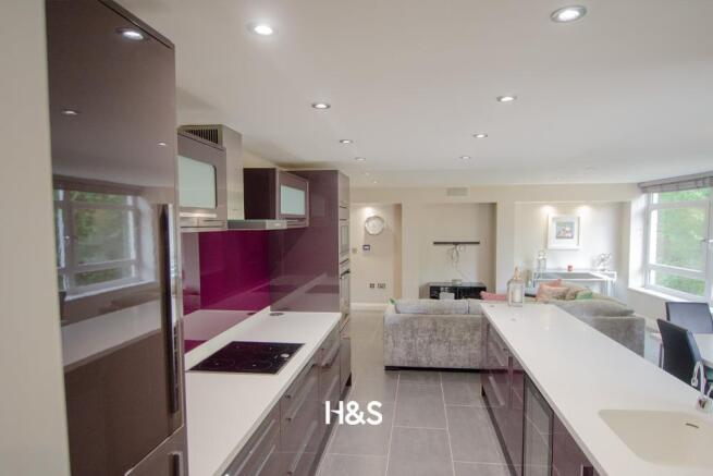 19 Sapphire - Kitchen.jpg