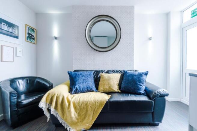 185LR Living Area