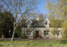 2, Pyetree Cottage, From A905 Through Dunmore, Falkirk FK2 8LX