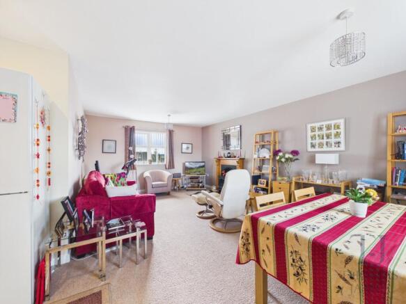 Lounge/Dining Room