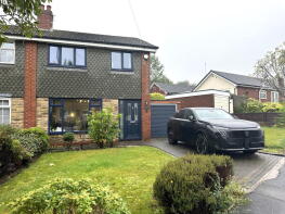 13, Newark Park Way, Oldham OL2 5YQ