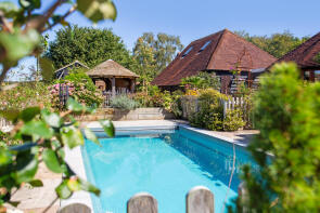 Moses Farm Lodge, Goldbridge Road, Uckfield TN22 3XN