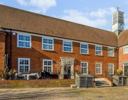 8, Burnham Square, Upper Froyle, Alton GU34 4FB
