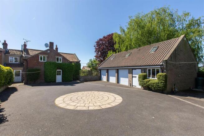 Sevenfields Farm House External-2.jpg