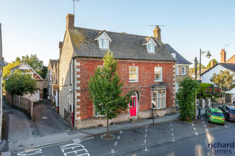 High Street, Royal Wootton Bassett, SN4