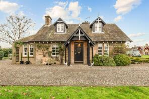 1, Moss Cottages, From A905 Through Dunmore, Falkirk FK2 8LY
