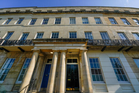 Flat 5 21 Lansdown Crescent Cheltenham GL50 2LF