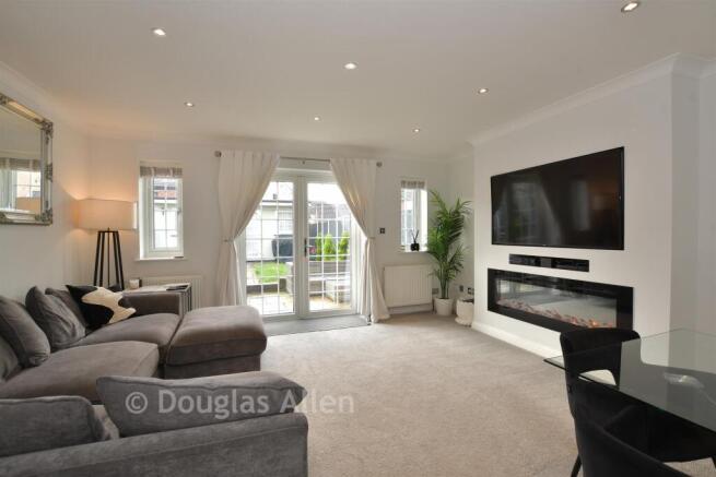Lounge/Dining Room