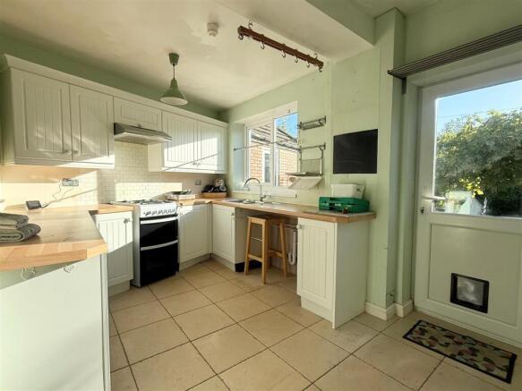 Kitchen 1.jpg