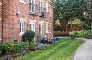 18, Calcot Priory, Bath Road, Calcot, Reading RG31 7QD