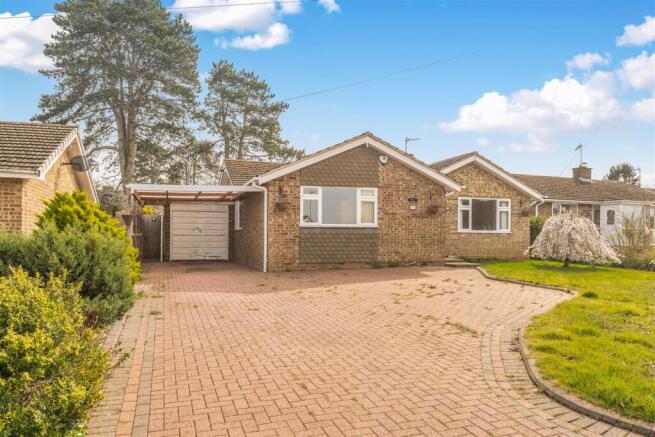 13 Wesley Drive, Banbury-1.jpg