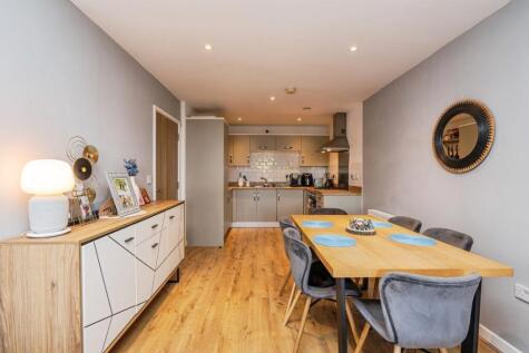 Victory Park Road, Addlestone, Surrey, KT15