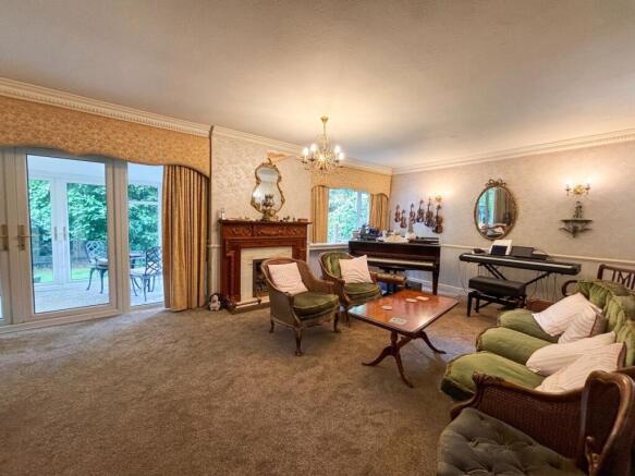 Lounge/Dining Room