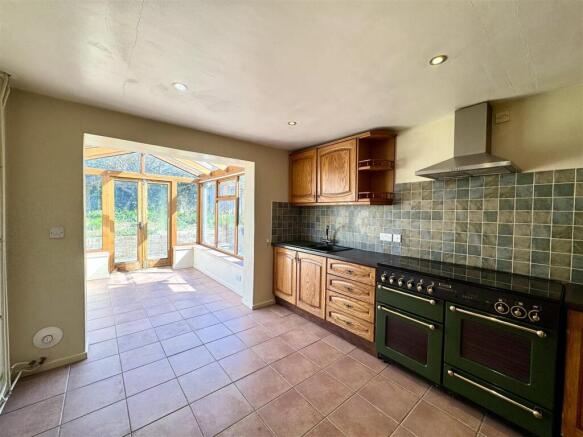 KITCHEN/DINING ROOM