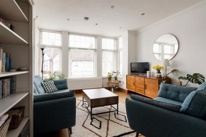 Lyndhurst Drive, E10