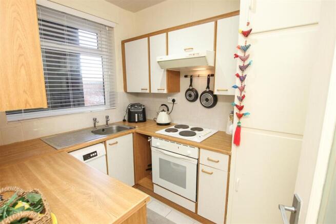 FITTED KITCHEN