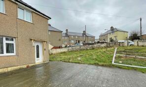 75, Pentre Helen Estate, Caernarfon LL55 3LW