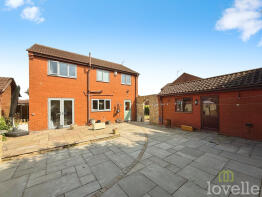 2, Ashdown Way, Doncaster DN10 4BP