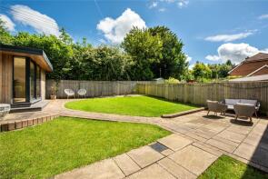 4, Kings Arms Court, Dorking RH5 5BD
