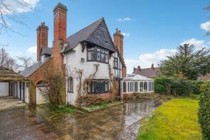 Homefield, North Road, Chesham Bois HP6 5NA