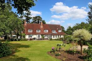 Itchel House, Itchel Lane, Crondall, Farnham GU10 5PT