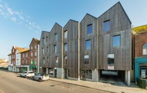 Flat 8, 51 53 Bewick Court, Cinque Ports Street, Rye TN31 7AN
