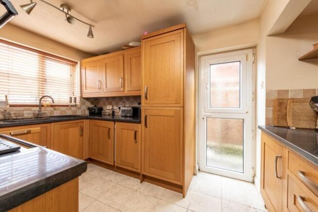 68 Hanson kitchen