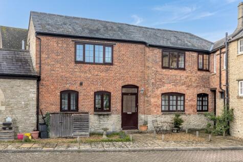 High Street, Manor Court, OX5