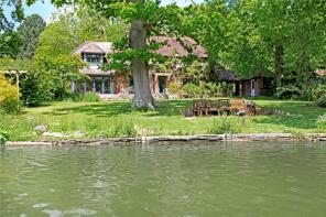 Summer House, Hensting Lane, Eastleigh SO50 7HH