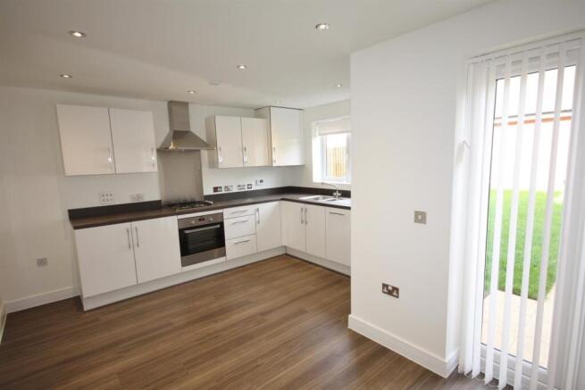 KITCHEN / DINING ROOM