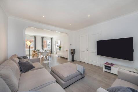Clifton Place,
Hyde Park, W2
