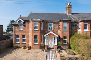 4 Fircroft, Lewes Road, Haywards Heath RH17 7DP