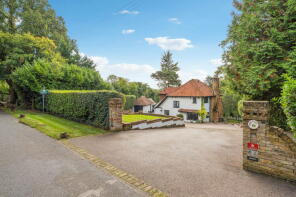 Holly Trees, Trout Rise, Rickmansworth WD3 4JR