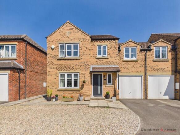 5 Bedroom Link-Detached House - For Sale