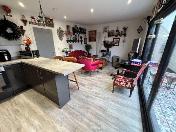 Kitchen/lounge