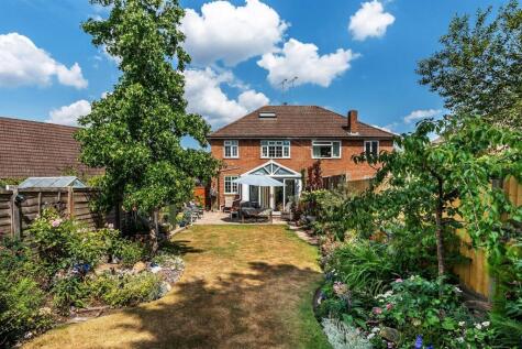 Middlemead, Great Bookham, KT23