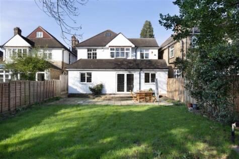 4 bedroom Detached House in London