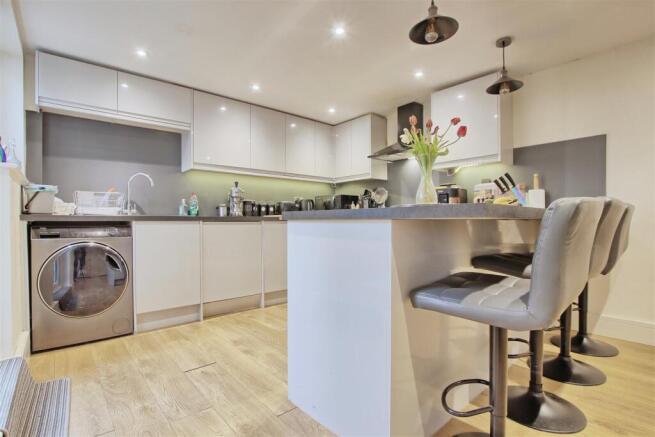 Kitchen 2.jpg