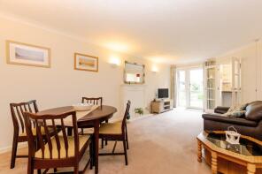 Flat 5, 33a Royston Court, Manor Road North, Esher KT10 0AF