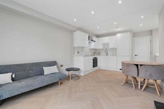 Flat 2 20 Hoyle Road, London, SW17 0RS reception