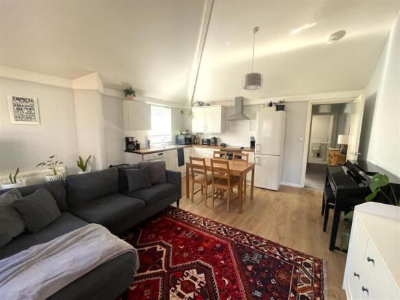Lounge / kitchen area