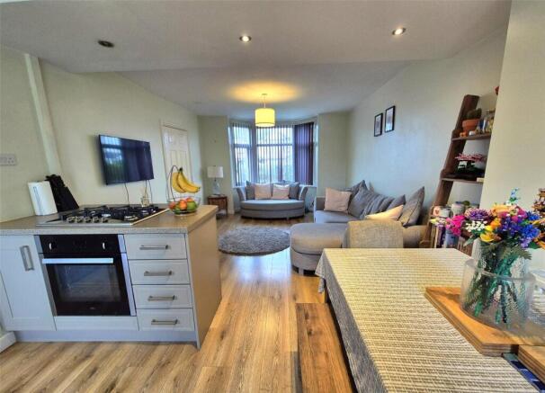 Lounge/Kitchen