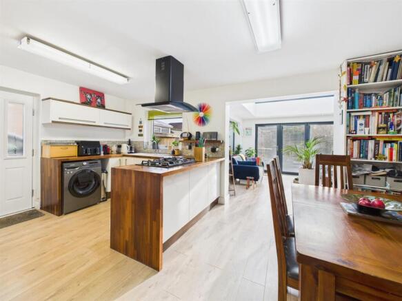 Open plan kitchen/diner: